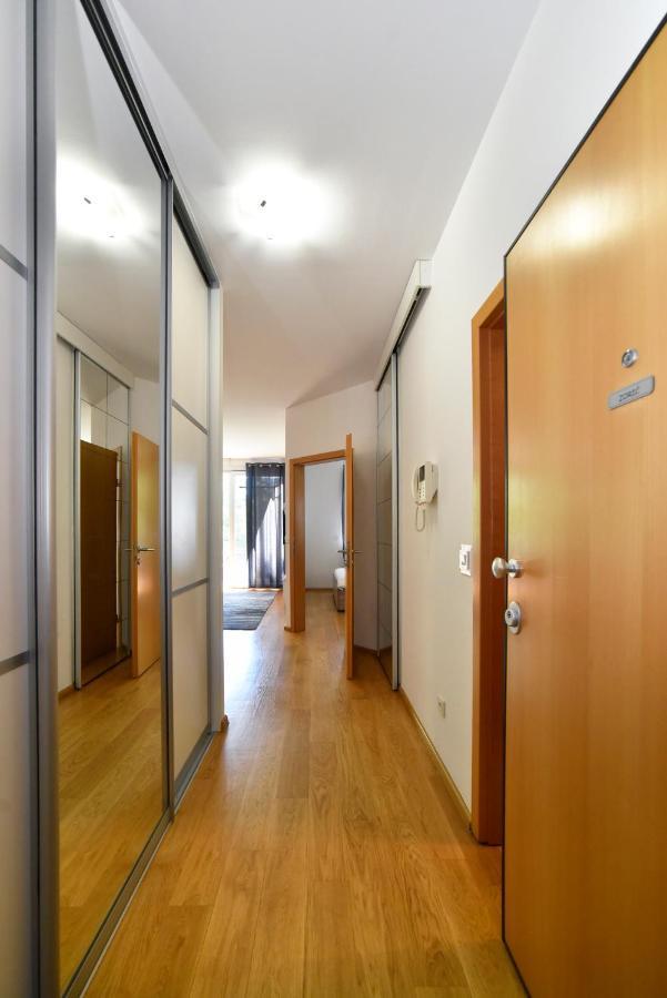 Block Apartment Park With Private Garage Parking Zagrzeb Zewnętrze zdjęcie