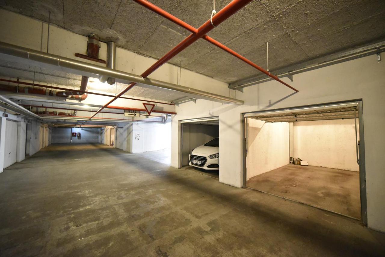 Block Apartment Park With Private Garage Parking Zagrzeb Zewnętrze zdjęcie